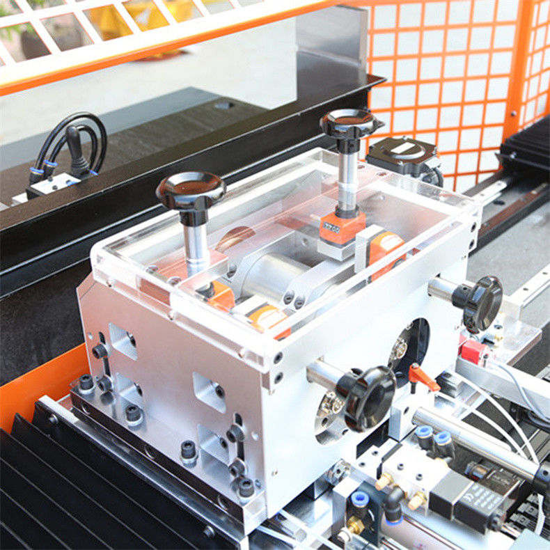 تجهیزات تولید ضد اپیدمیک بافل SD-R70 ماشین برش زاویه R با سرعت بالا ماشین اصلاح آکریلیک خودکار PMMA