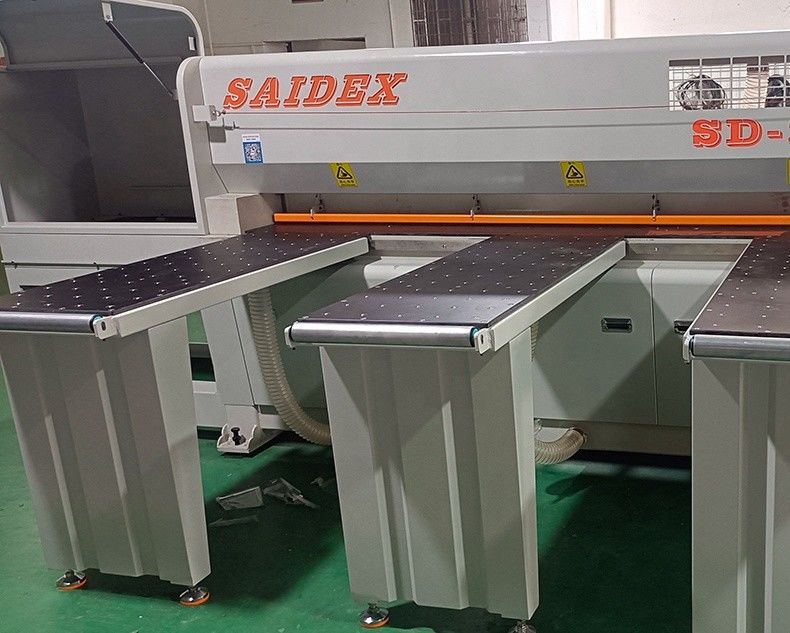 تحمل دقت بالا 0.1mm 2600 ماشین تراش میز برای برش آکریلیک چوب